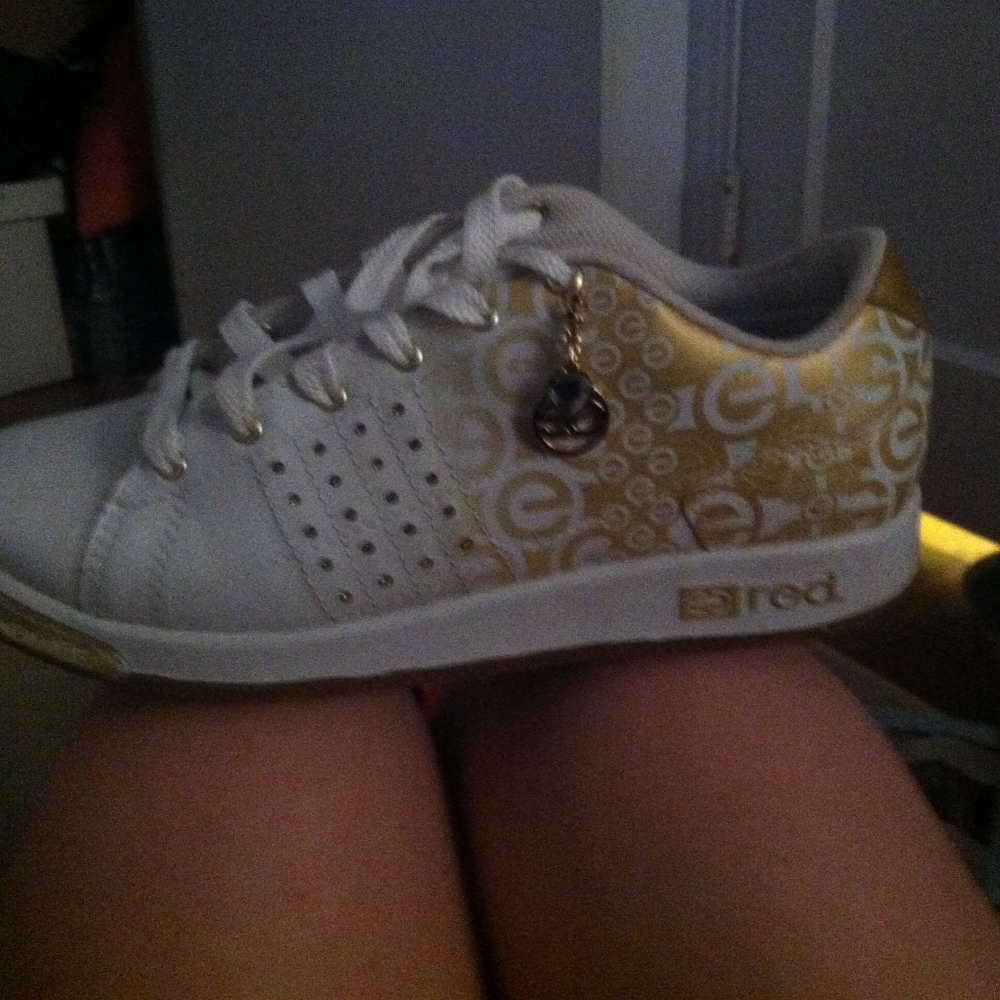 E ko red shoes size 9 almost new